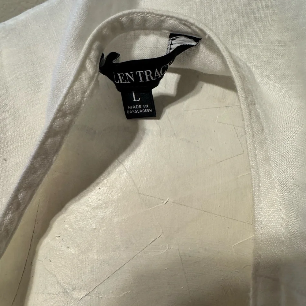 Ellen Tracy White V-Neck Top with Gold Accents - Picture 5 of 6